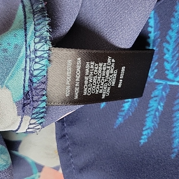 Express Floral Top - Picture 4 of 9